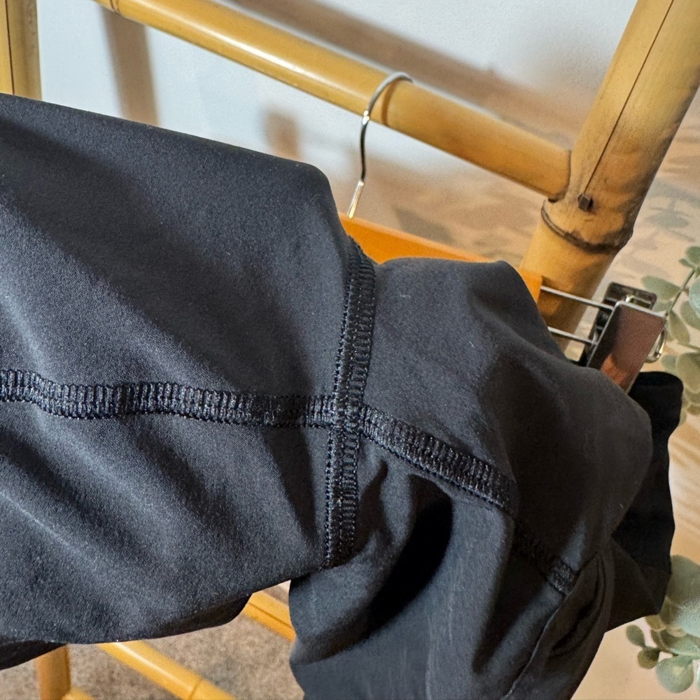 Lululemon Run Time Shorts - Size 4 - Picture 5 of 6